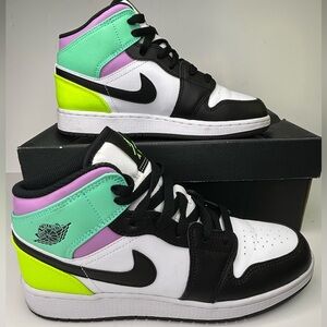 Air Jordan 1 Mid GS White Black Volt Green Glow Size 6.5Y 554725-175